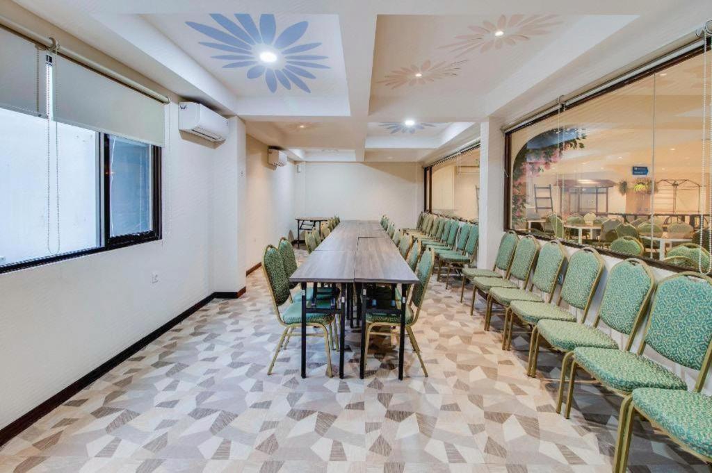 Oyo 1805 Fatmawati Mansion Syariah Hotel จาการ์ตา ภายนอก รูปภาพ